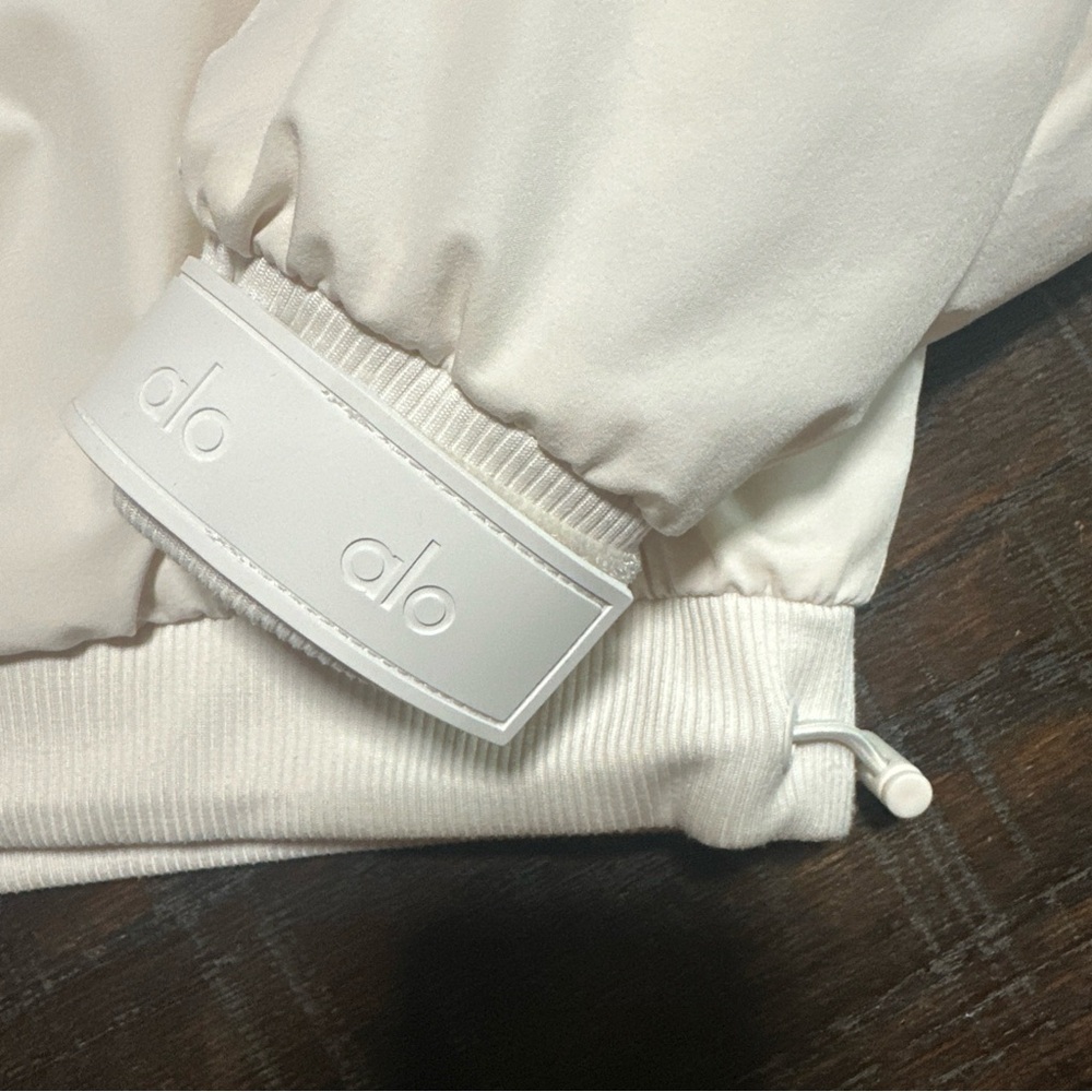 ALO Yoga Elevation Coverup 1/4 Zip Crop Fleece drawcord Hem Ivory No Tag Small? - Picture 3 of 11